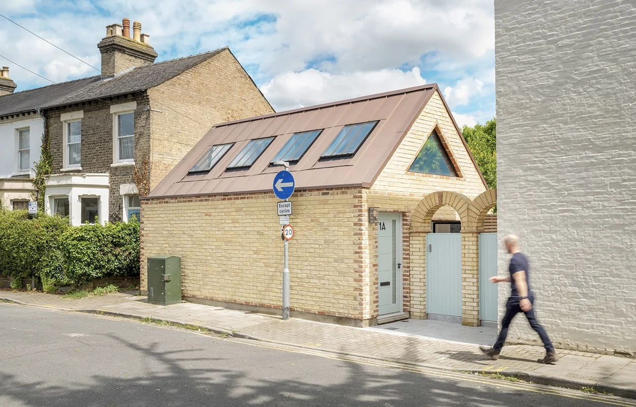 Rear elevation of Cantilever house in Cambridge